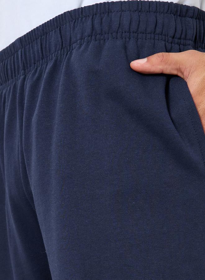 ستايلي جوغر مطبوع بشعار وقصة مريحة - Image 2